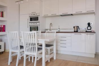 Modern Apartment Across the Ponds by BookingHost, Varšava (fotografie 4)