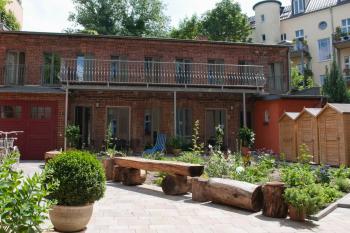 Beautiful and Cozy Remise for up to 6 Guests, Berlino (foto 2)