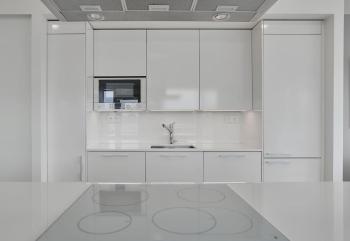 1BR City Center Home by the Park with Private Sauna, Balcony & Lake View, Helsinki (zdjęcie 4)