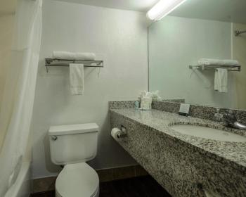Quality Inn & Suites Kansas City I-435N Near Sports Complex, Kansas City (zdjęcie 5)