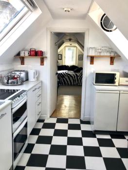 Lauras Townhouse Apartments Skylight Loft, Bath (photo 3)