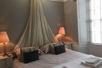 castle Apartment 1, Edinburgh (photo 3)