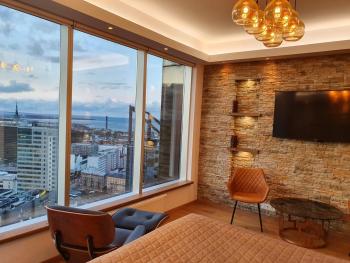 Skyview Suite - Breathtaking Views From Bed and From Jacuzzi. City Center Skyscraper Upper Floors, Tallin (foto 3)