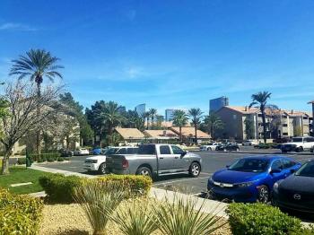 Lovely condo! Walking distance to the Strip with pool and spa, Las Vegas (photo 5)