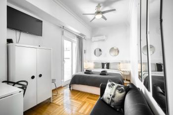 The Cactus Apartment with Large Sunny Balcony, Athens (photo 2)
