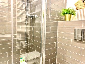 Luxury, bright Studio with parking and balcony in Bratislava center, Bratislava (fotografie 3)