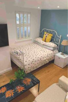 Stylish Modern Studio, Mock Georgian House, Heart of Trendy Hackney & London, London (photo 2)