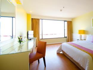 Tongtara Riverview Hotel, Bangkok (photo 2)