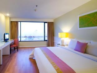 Tongtara Riverview Hotel, Bangkok (photo 3)