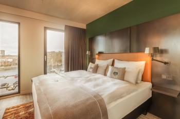 Holiday Inn - the niu, Fender Amsterdam, Amsterdam (photo 2)