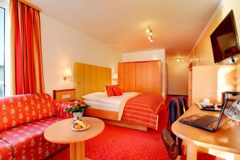 Strandhotel Alte Donau, Vídeň (fotografie 4)