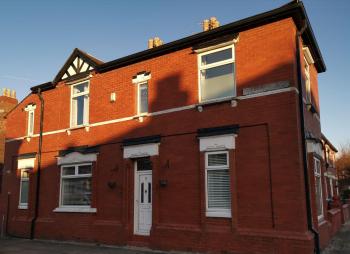 Corner House, Sleeps 8 in 4 Bedrooms, near train station, Great Value!, Manchester (fotografie 3)