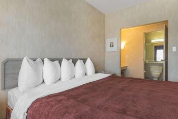 Quality Suites, Whitby (photo 2)