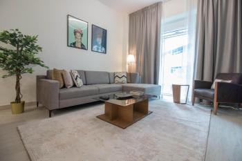 Cozy 1BR Apart With Pool And Gym 10mins Away By drive to DXB Airport, Dubaj (fotografie 2)