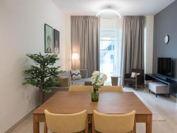 Cozy 1BR Apart With Pool And Gym 10mins Away By drive to DXB Airport, Dubaj (fotografie 3)