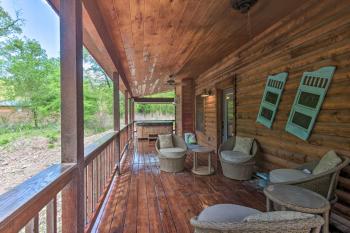 Cabin w/ Hot Tub - Near Broken Bow Lake & Hiking!, Broken Bow (foto 3)