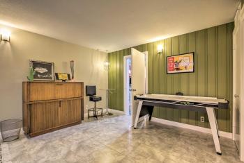 Vintage Downtown Vegas Retreat Less Than 3 Mi to Strip!, Лас-Вегас (фото 2)