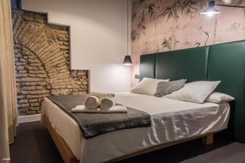 Welldone Quality - Crystal pool, Sevilla (Foto 2)