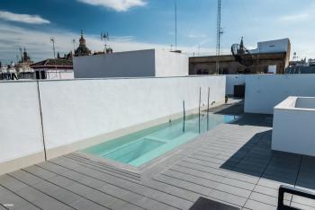 Welldone Quality - Crystal pool, Sevilla (Foto 4)