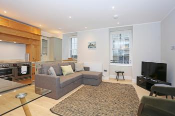 JOIVY Modern and Airy flat on the Historic Royal Mile, Edinburgh (photo 2)