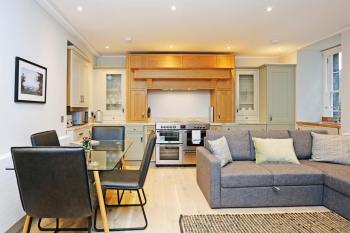 JOIVY Modern and Airy flat on the Historic Royal Mile, Edinburgh (photo 5)