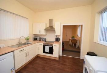 Beautiful 4 bedroom Victorian Apartment Sleeps 7 STOCKPORT, Manchester (photo 3)