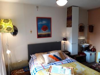 Homey Budget Bedroom, Amsterdam (photo 2)