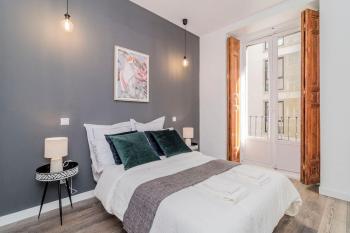 INCREDIBLE Apartment just steps from Gran Via by Batuecas, Madrid (photo 2)