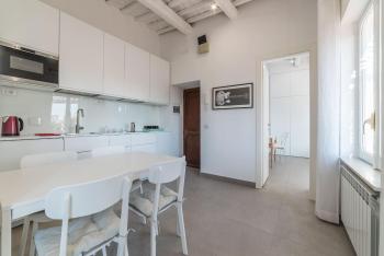 GuestHost - Piazza Navona Panoramic Penthouse, Рим (фото 4)