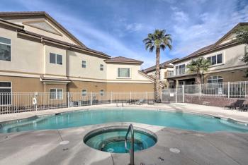 Desert Condo w/ Pool ~ 3 Miles to Colorado River!, Bullhead City (foto 4)