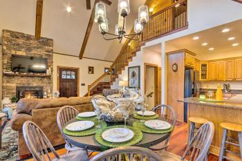 Mountain Cabin with Fire Pit, Walk to Golf and Fishing, Vilas (fotografie 5)