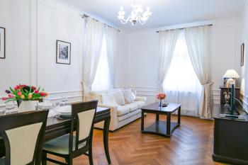 White & Gray Apartments, Praha (fotografie 3)