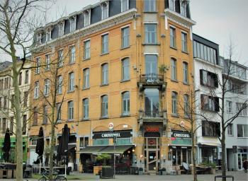SLEEP INN - Black and Gold Loft Antwerp Cityview, Amberes (foto 5)