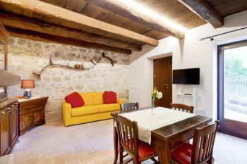 Authentic Villa Surrounded by Nature, Terni (foto 5)