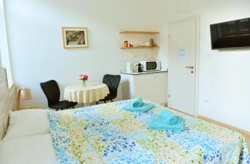 En-suite Rose on Rokova Street - 5 min Walk to the Old Town of Split, Split (zdjęcie 4)