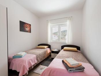 Simplistic Apartment in Neviđane with Balcony, Neviđane (photo 5)