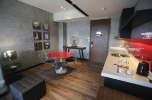 The B Hotel Quezon City, Manila (photo 5)