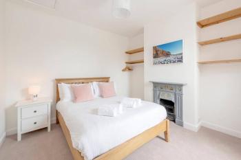 Spacious House - 2 Double Rooms - Street Parking - Garden, Bath (zdjęcie 4)