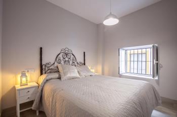 APARTAMENTO CASCO ANTIGUIO ↑ CALIDADES 4 PX 1 BR, Sevilla (Foto 2)