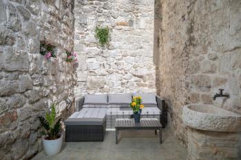 Awesome Stone House, Split (photo 2)