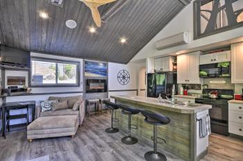 Floating Home on Columbia River with Provided Kayaks, Vancouver (Foto 2)