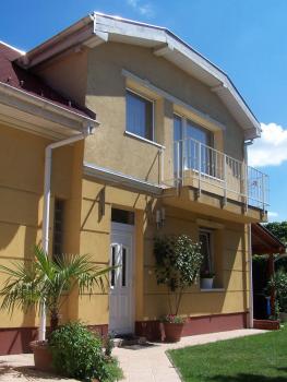 Akacia Apartment - FREE INSIDE PARKING, 2 bedrooms, garden, next to centre, Budapešť (fotografie 2)