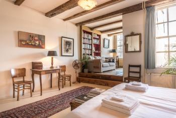 Classy Room 17th C Canalhouse, Амстердам (фото 5)