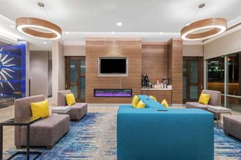 La Quinta Inn & Suites by Wyndham Kansas City Beacon Hill, Канзас-Сити (фото 3)