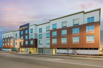 La Quinta Inn & Suites by Wyndham Kansas City Beacon Hill, Канзас-Сити (фото 4)