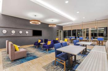 La Quinta Inn & Suites by Wyndham Kansas City Beacon Hill, Канзас-Сити (фото 5)