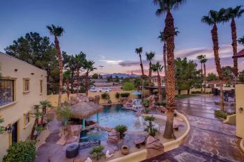 Villa Gordal - Enormous Villa in Las Vegas with 39 Sleeps, Las Vegas (photo 2)