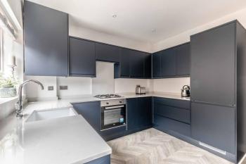 Charming cottage in WINDSOR - WALK TO CASTLE &SHOPS! - By Tempstay, Windsor (Foto 2)