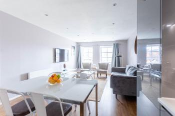 Stunning 2 Bed Merchant City Apartment with Residents Parking (Bell 2), Glasgow (photo 5)