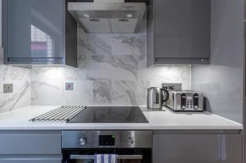 Stunning 1 Bed Merchant City Apartment with Parking, Glasgow (photo 5)